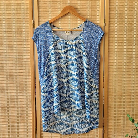 ANTHROPOLOGIE AKEMI + KIN Blue White Geometric Hi Lo Short Sleeve - Picture 1 of 5